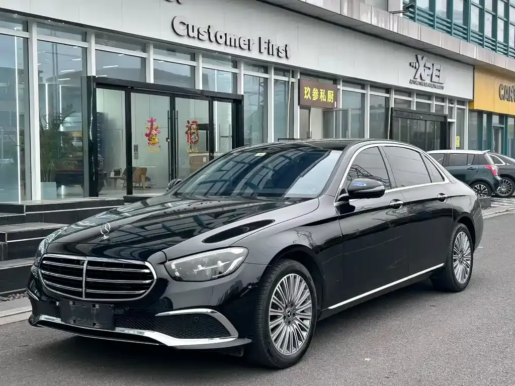 Mercedes-Benz E-Class — фото 1