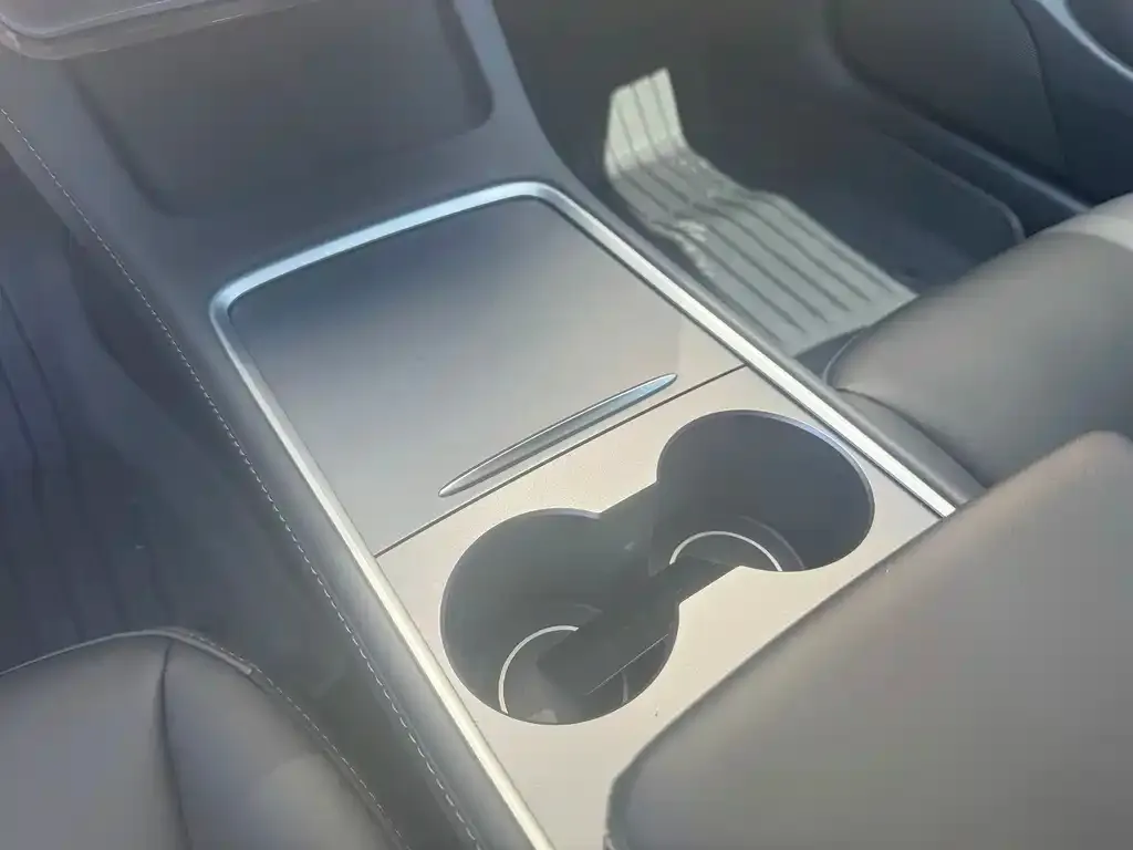 Tesla Model 3 — фото 4