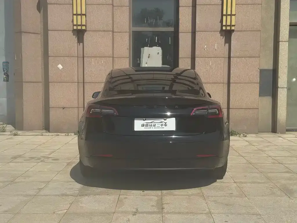 Tesla Model 3 — фото 10
