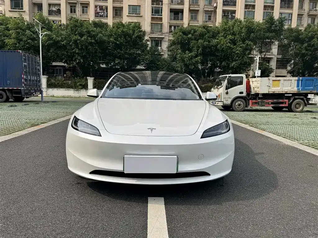 Tesla Model 3 — фото 8