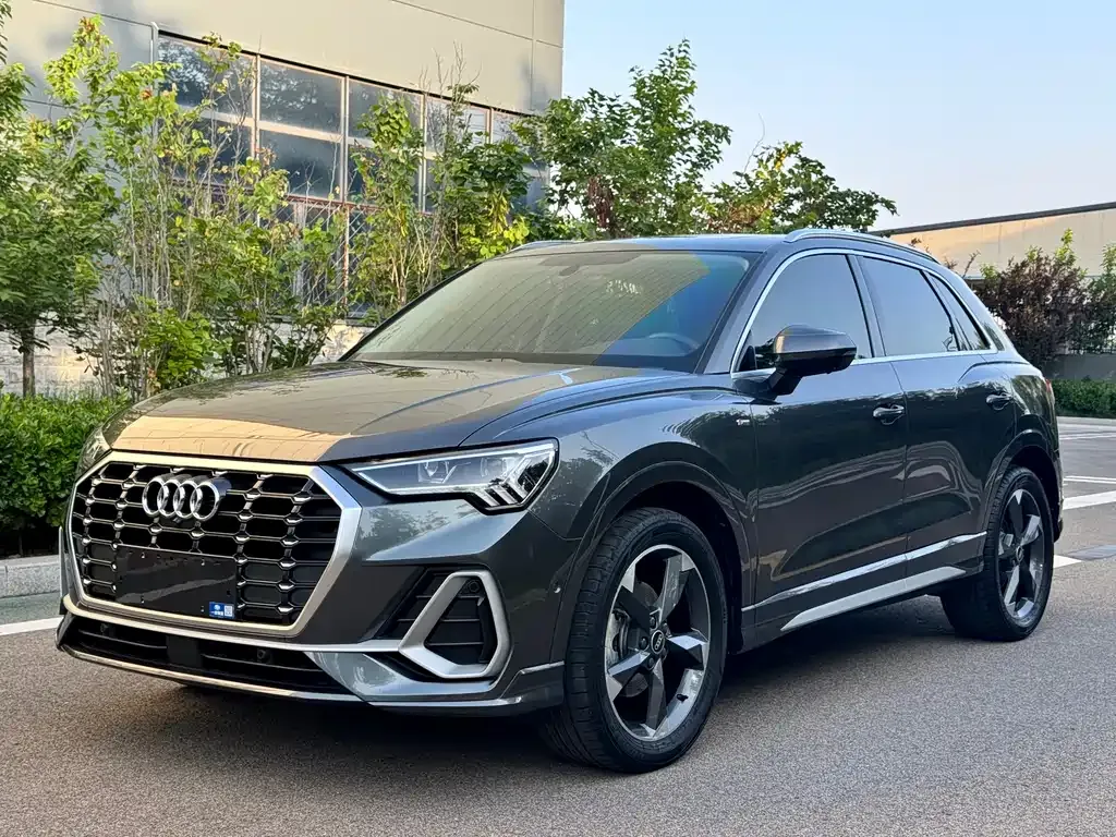 Audi Q3 — фото 1