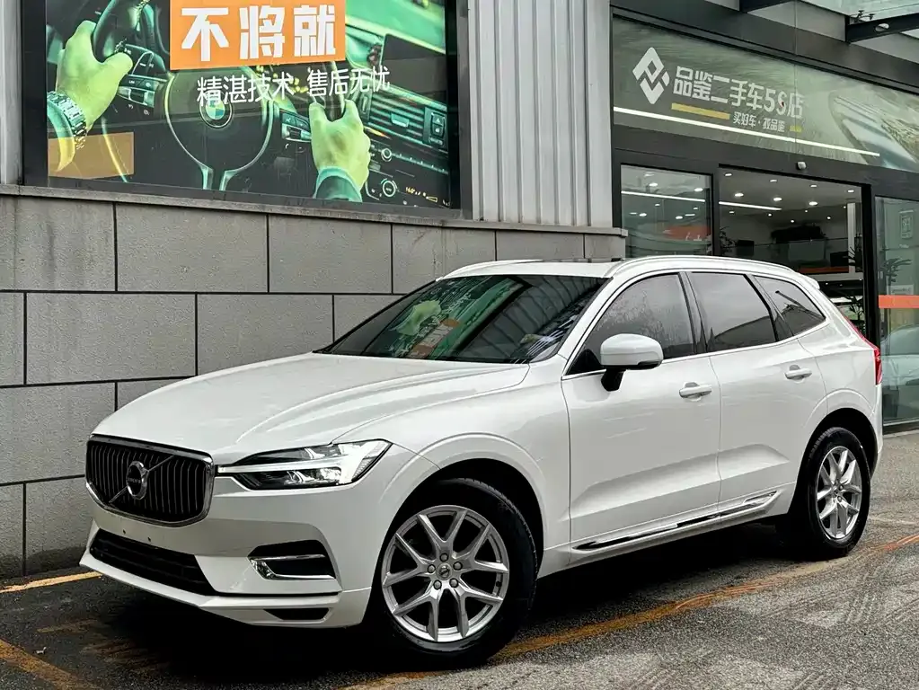 Volvo XC60 — фото 1
