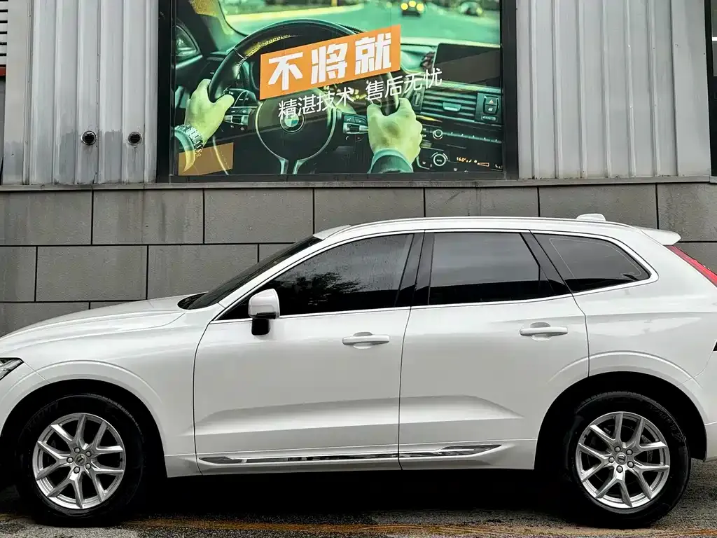 Volvo XC60 — фото 10