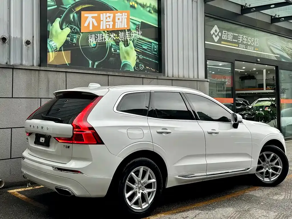 Volvo XC60 — фото 7