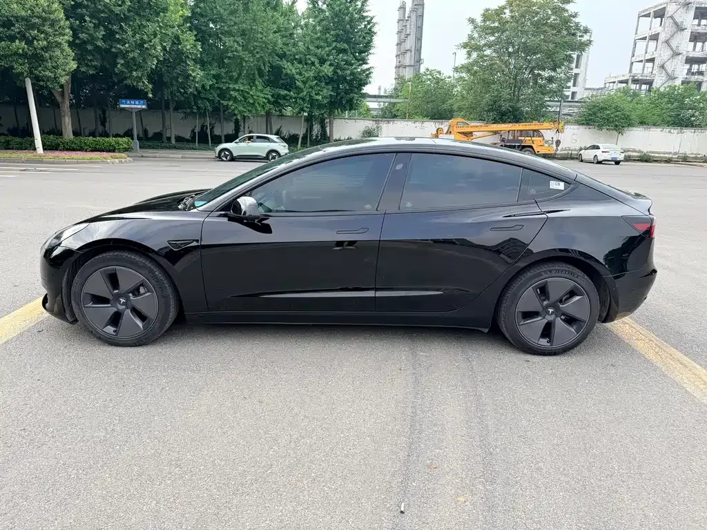 Tesla Model 3 — фото 9