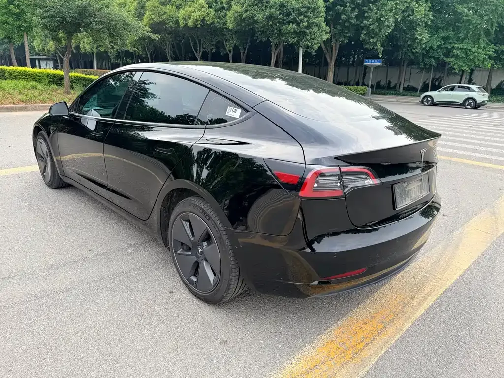 Tesla Model 3 — фото 7