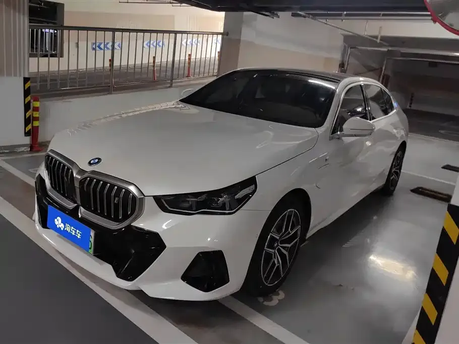 BMW i5