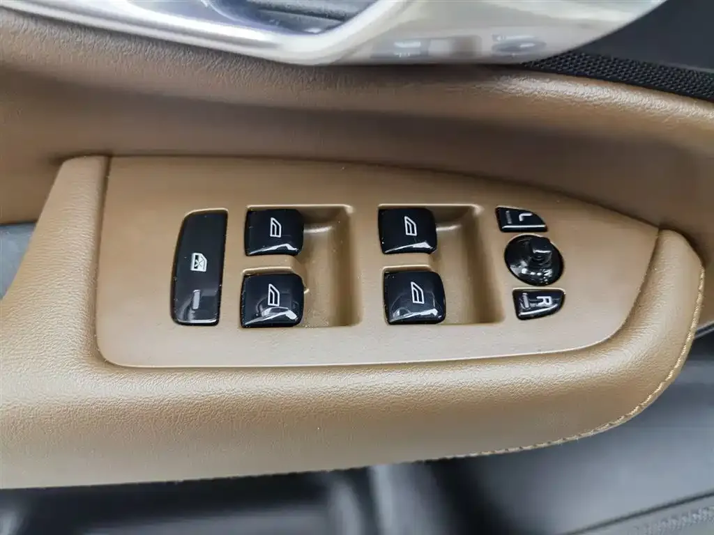 Volvo XC90 — фото 2