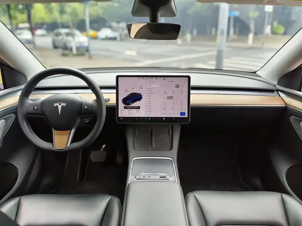 Tesla Model Y — фото 5
