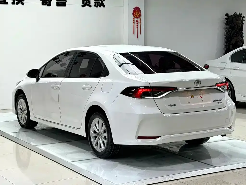 Toyota Corolla — фото 3