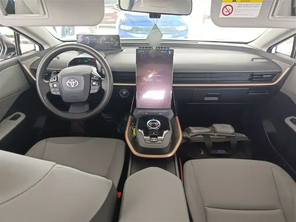 Toyota bZ3 2024 из CN, фото 2
