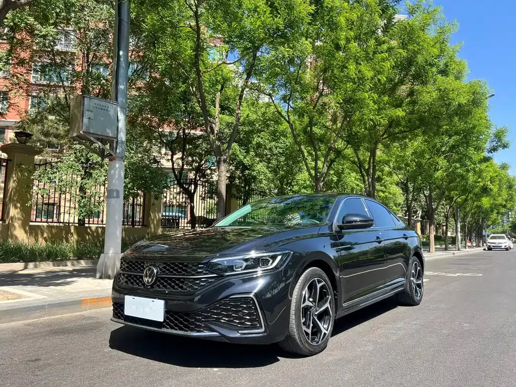 Volkswagen Passat — фото 1