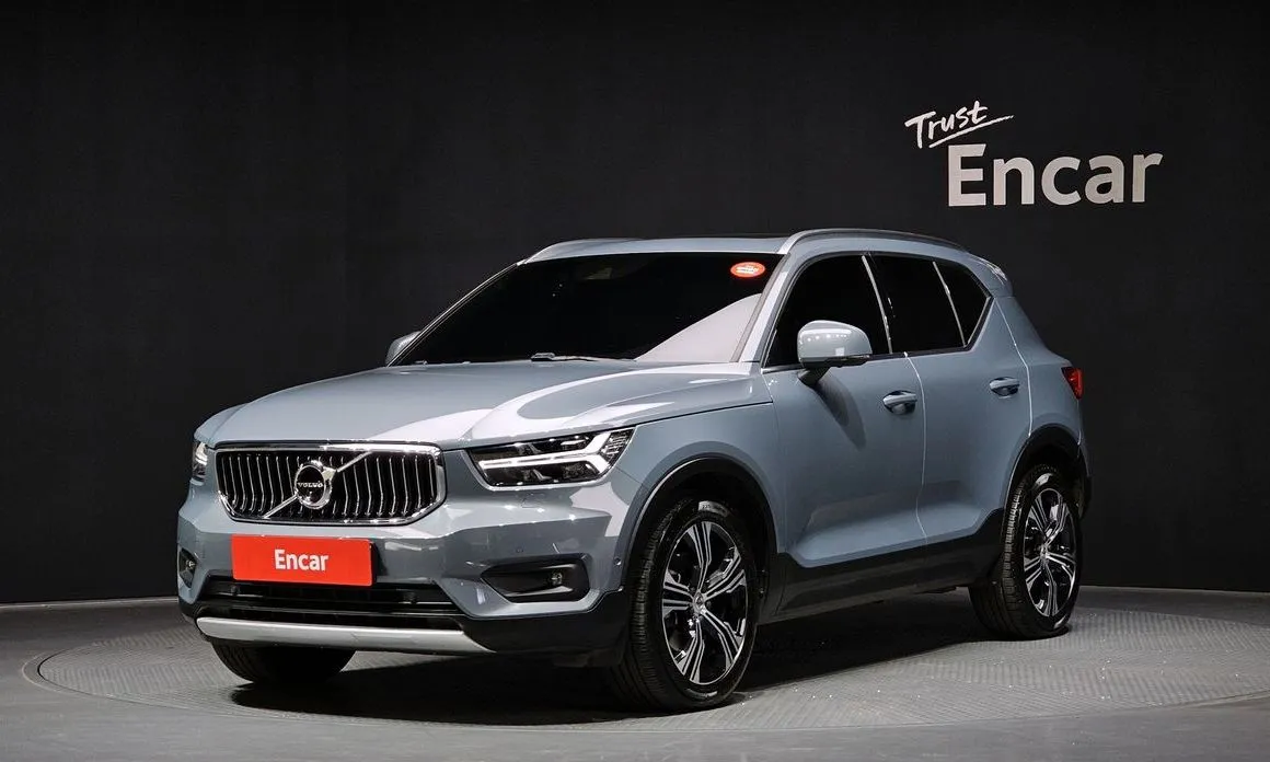 Volvo XC40 — фото 1
