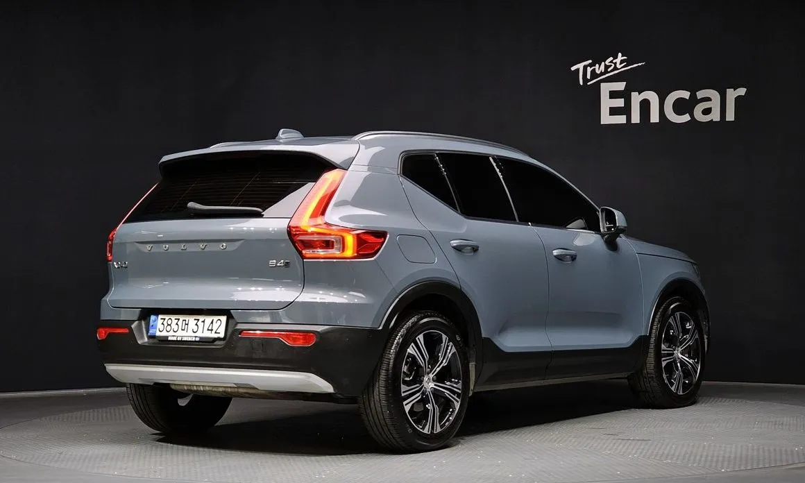 Volvo XC40 — фото 8