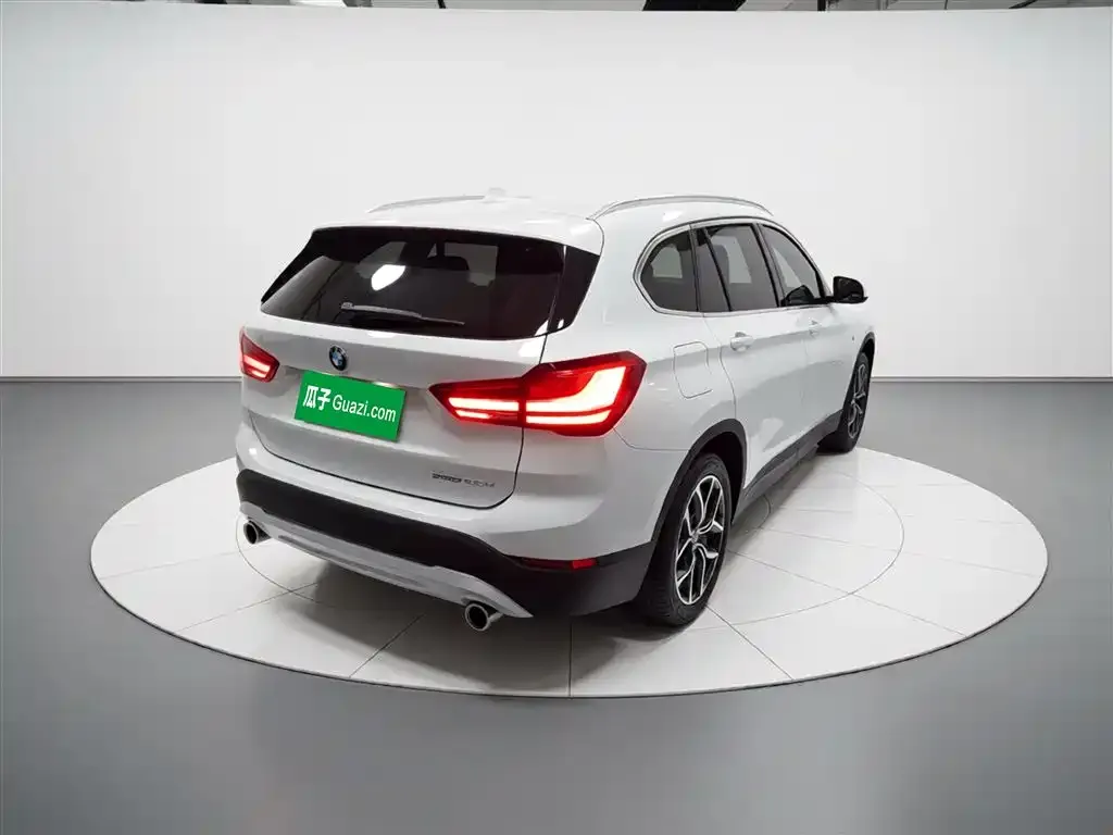 BMW X1 — фото 10