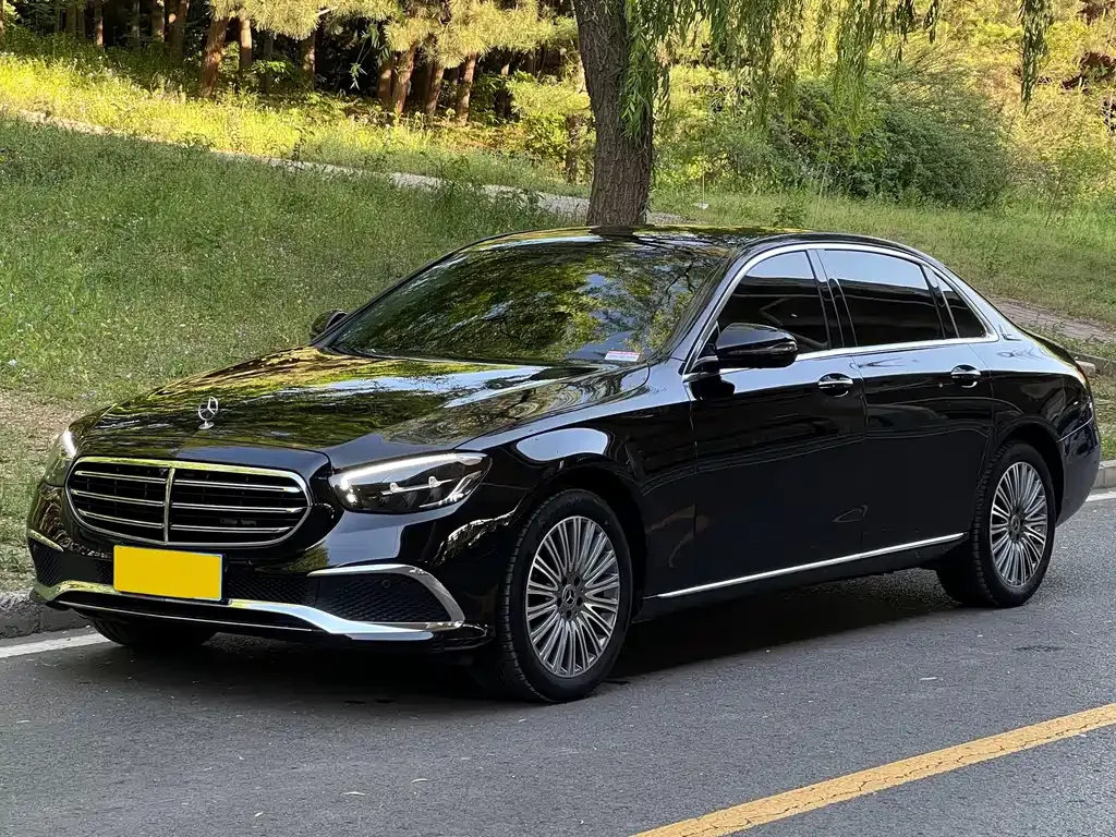 Mercedes-Benz E-Class — фото 1