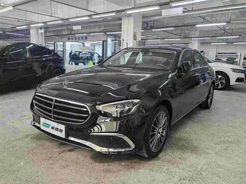 Mercedes-Benz E-Class — фото 1