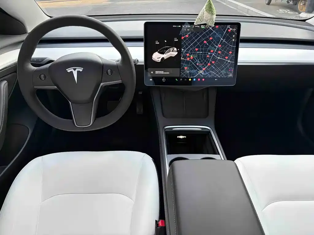 Tesla Model 3 — фото 4