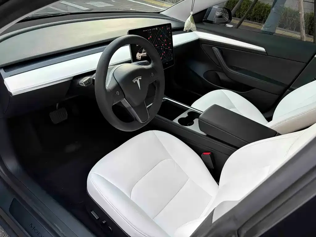 Tesla Model 3 — фото 3