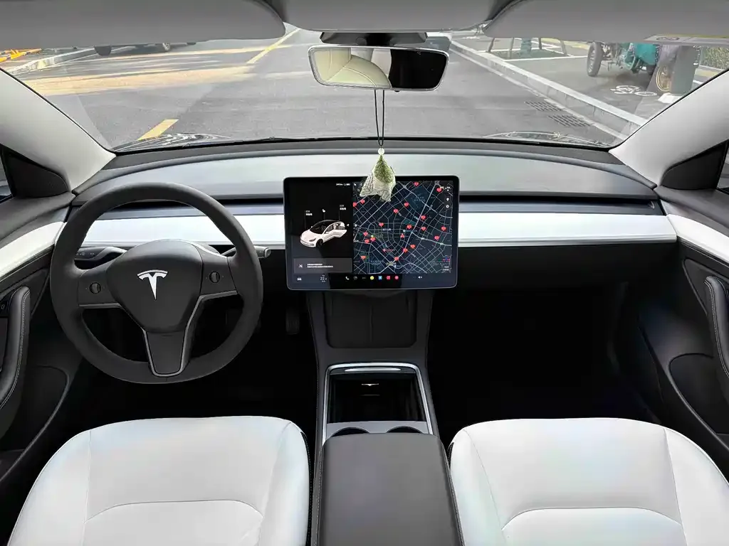 Tesla Model 3 — фото 8
