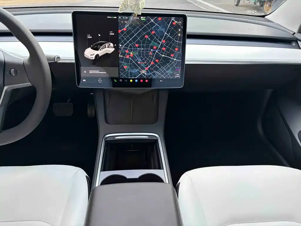 Tesla Model 3 — фото 2