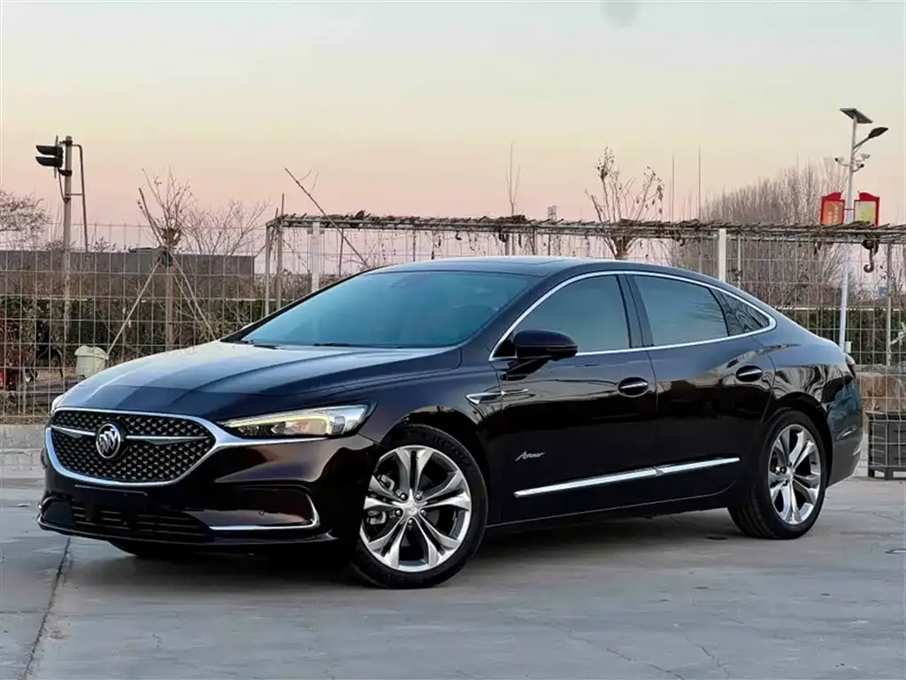 Buick LaCrosse — фото 1