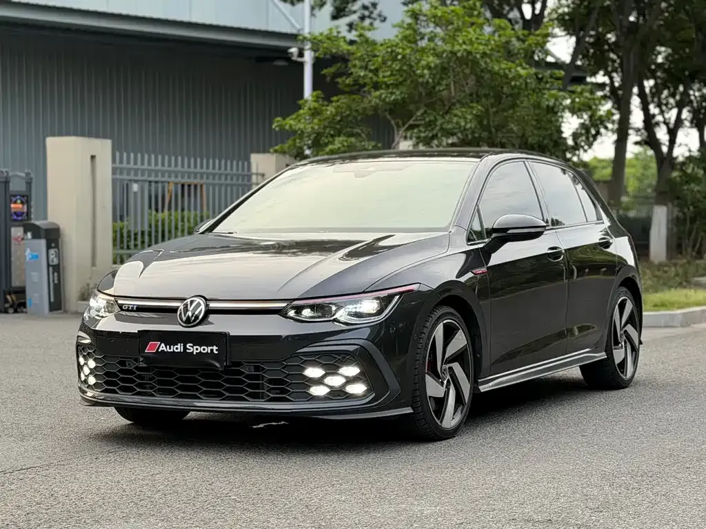 Volkswagen Golf GTI — фото 1