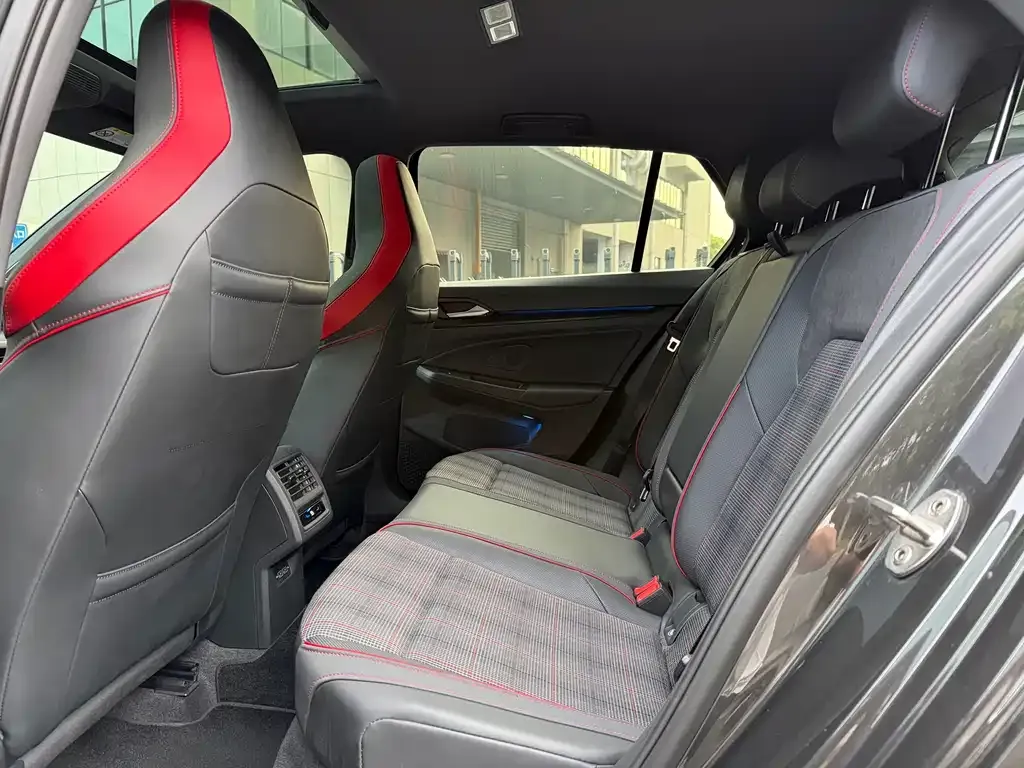 Volkswagen Golf GTI — фото 3