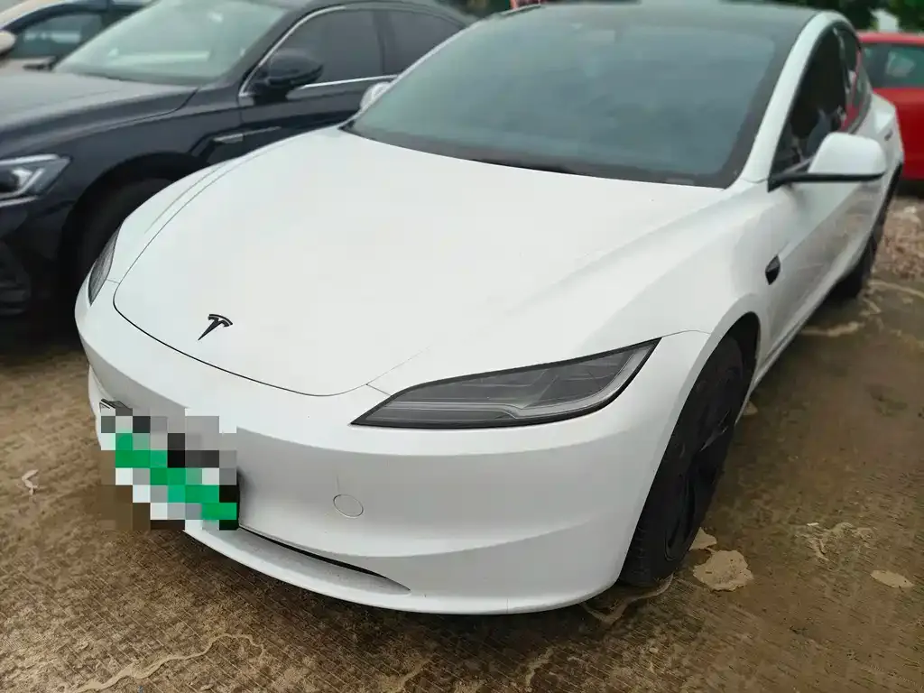 Tesla Model 3 — фото 1