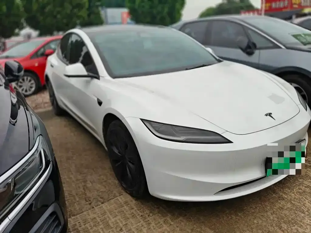 Tesla Model 3 — фото 9