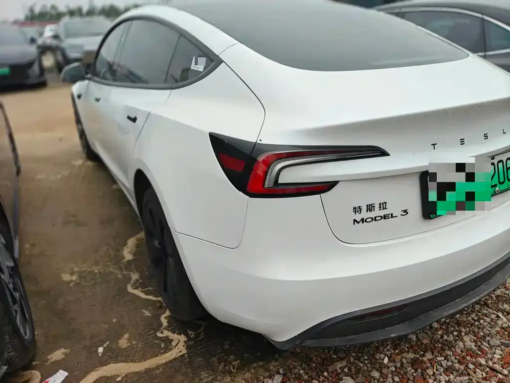 Tesla Model 3 — фото 8