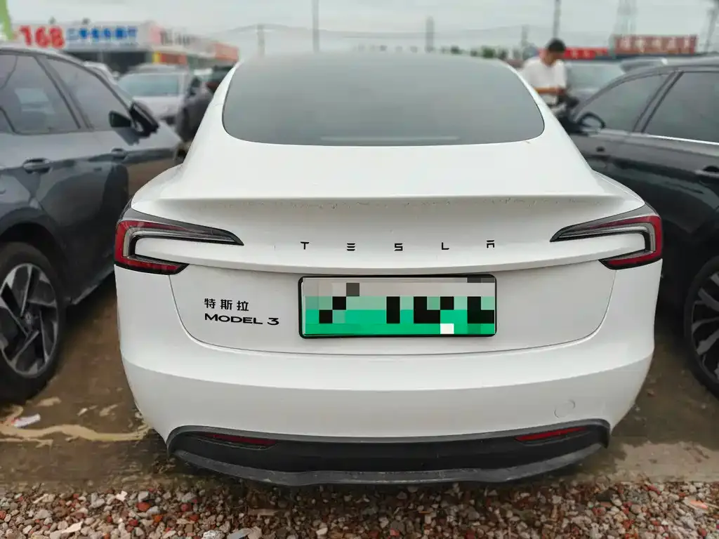 Tesla Model 3 — фото 4