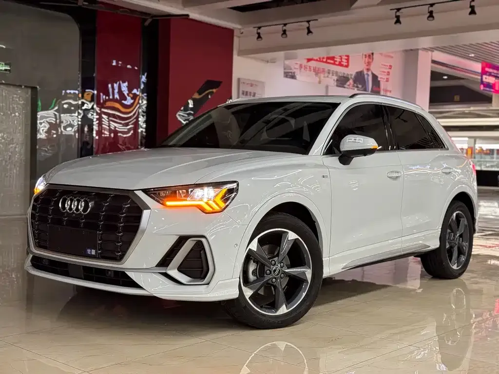 Audi Q3 — фото 1