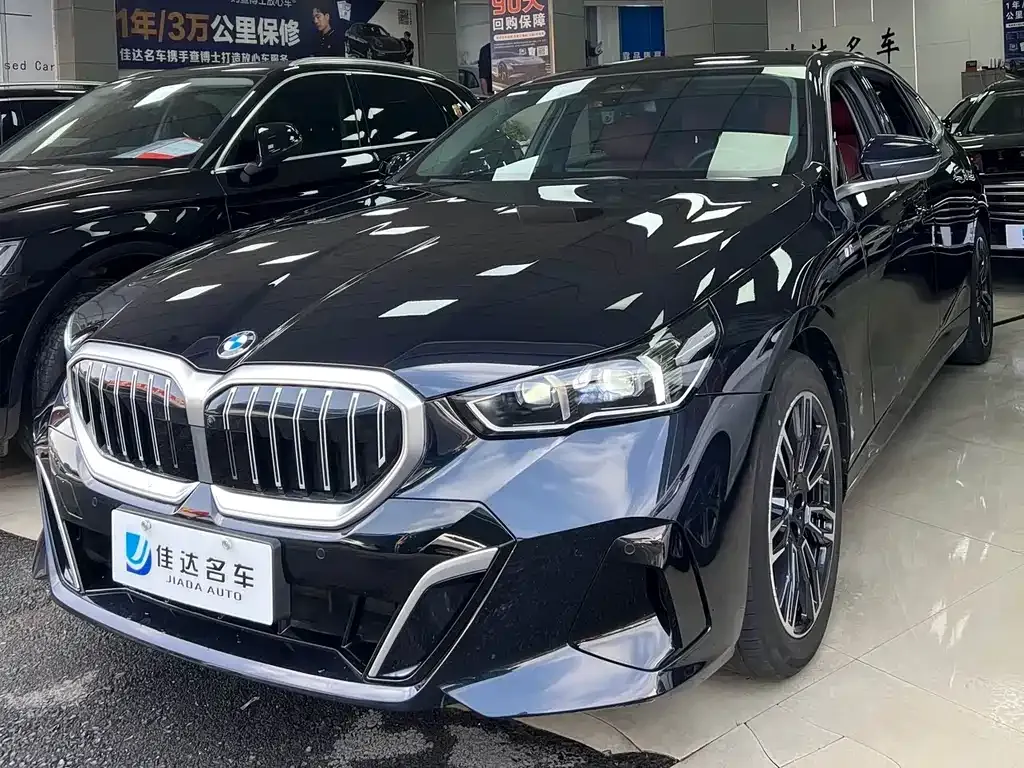 BMW 5 Series — фото 1