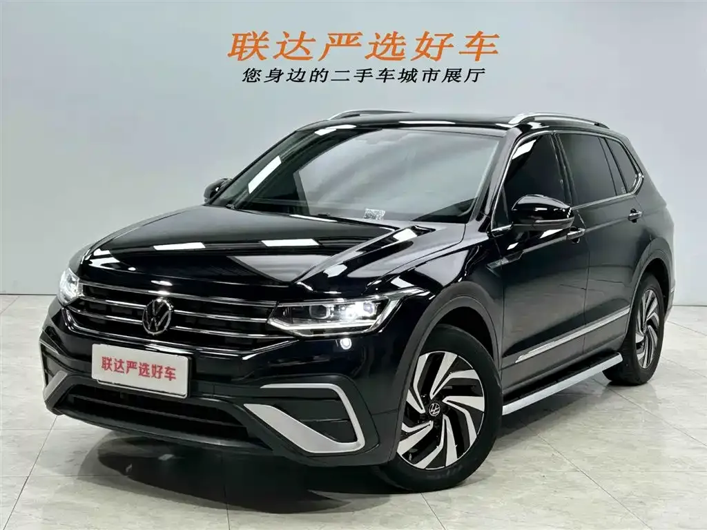 Volkswagen Tiguan L — фото 1