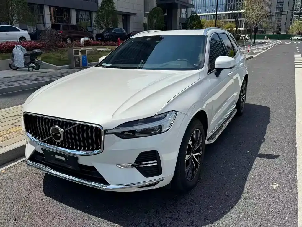 Volvo XC60 — фото 1