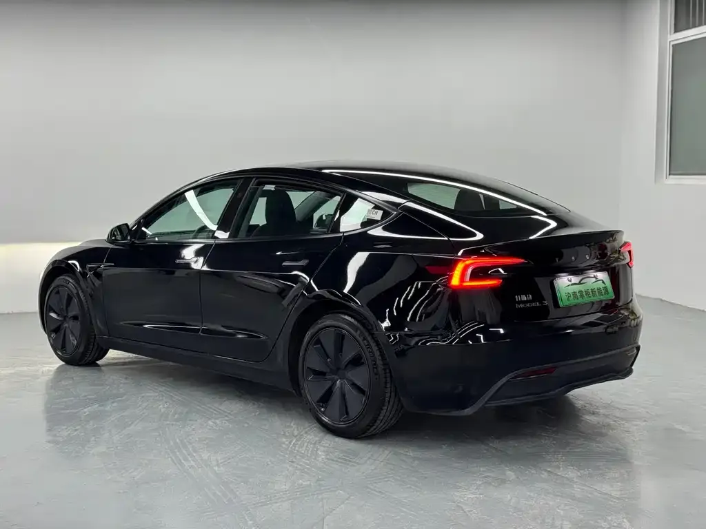 Tesla Model 3 — фото 7