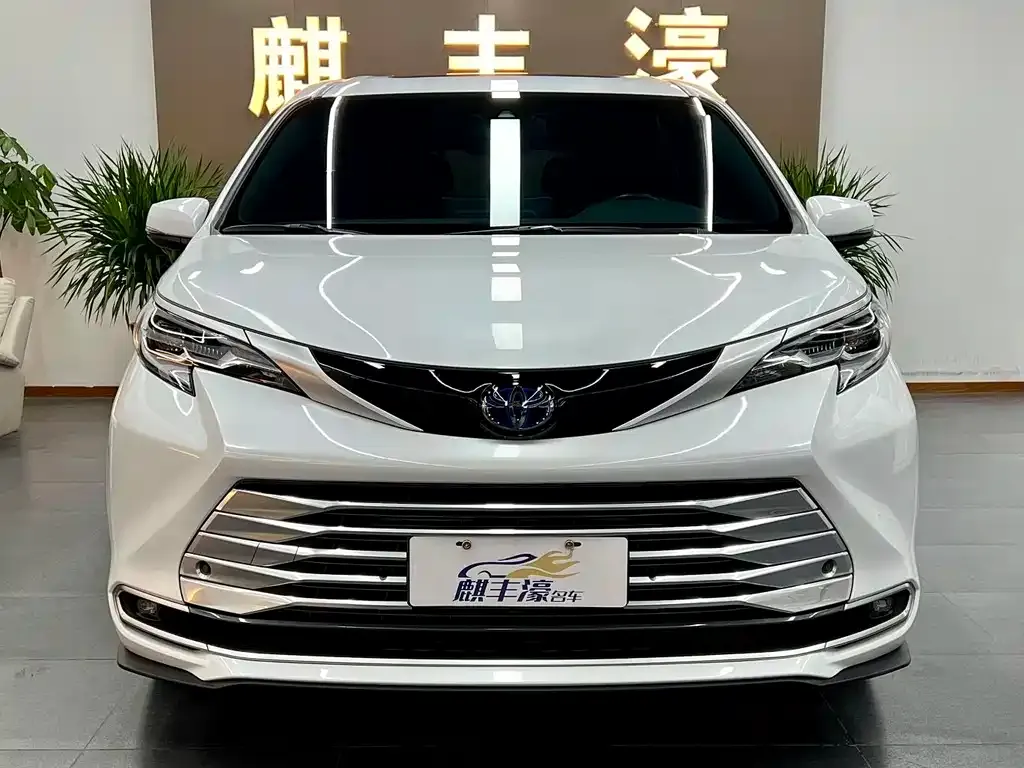 Toyota Sienna — фото 5