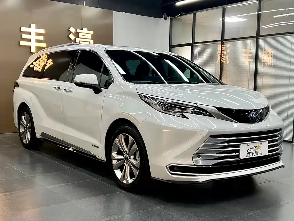 Toyota Sienna — фото 8