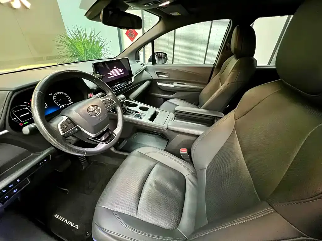Toyota Sienna — фото 9