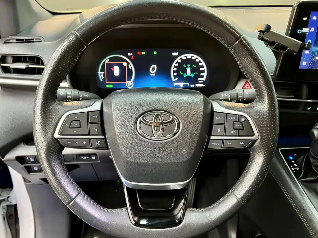 Toyota Sienna — фото 10