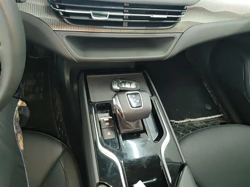 Hongqi E-QM5 — фото 8