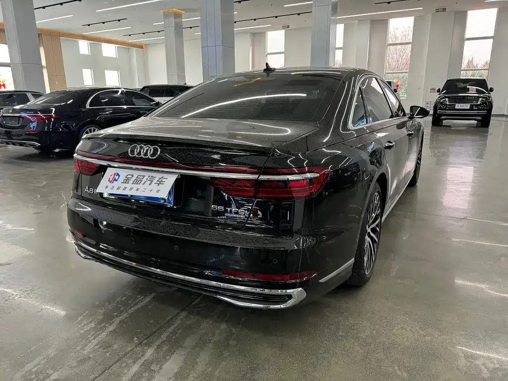 Audi A8 — фото 3