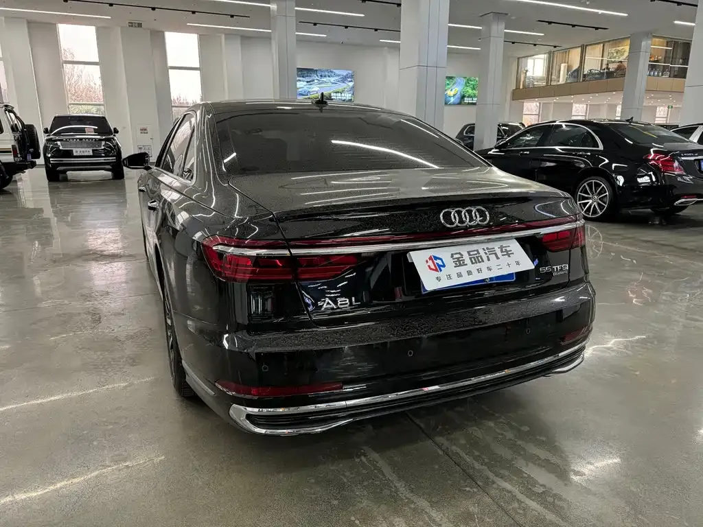 Audi A8 — фото 7