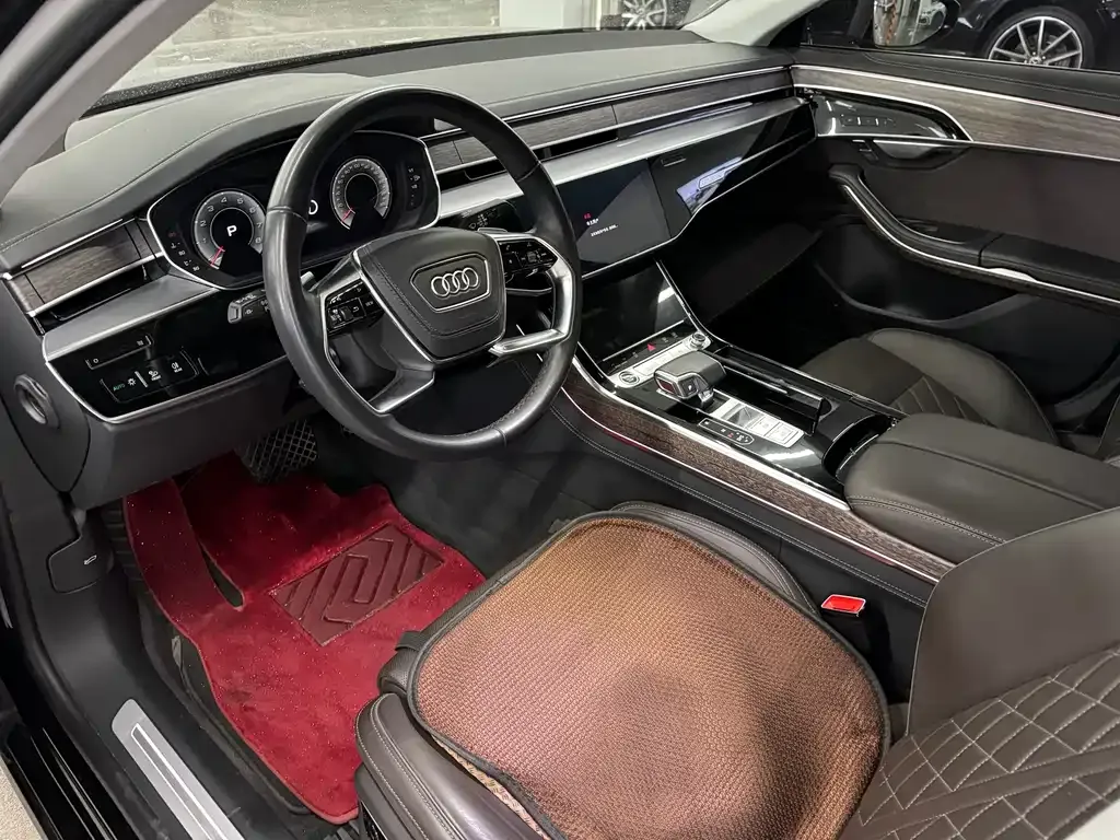Audi A8 — фото 6