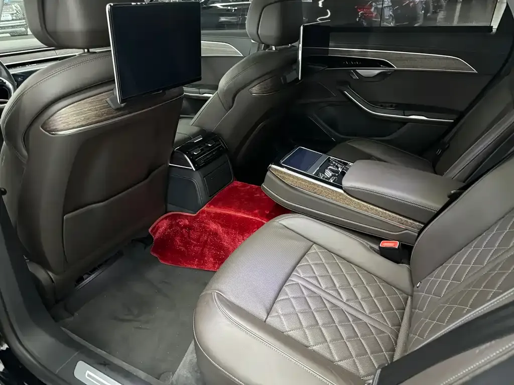 Audi A8 — фото 5