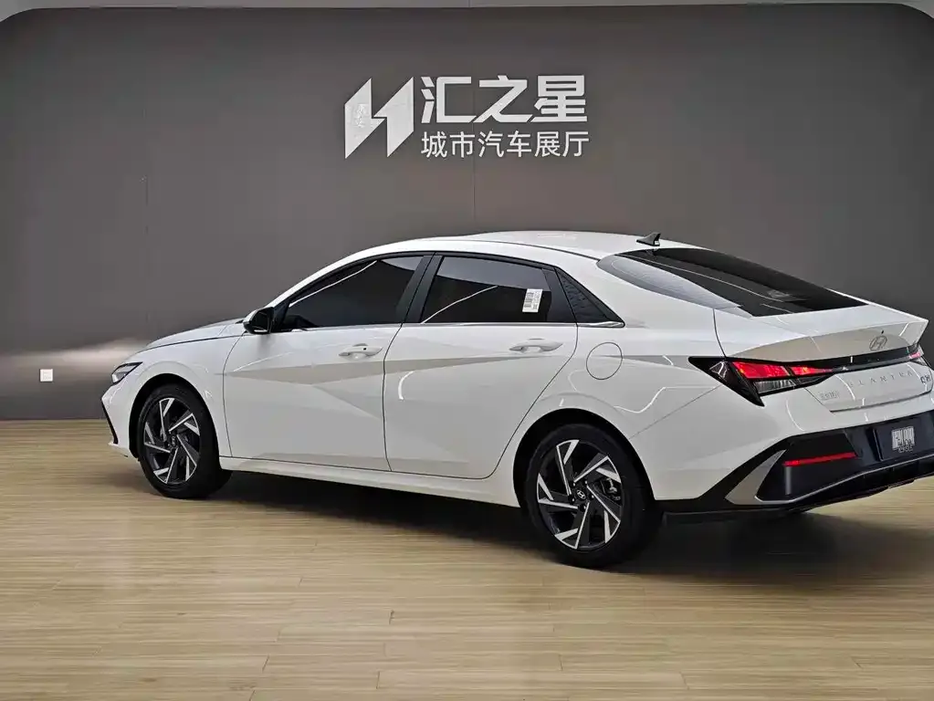 Hyundai Elantra — фото 6