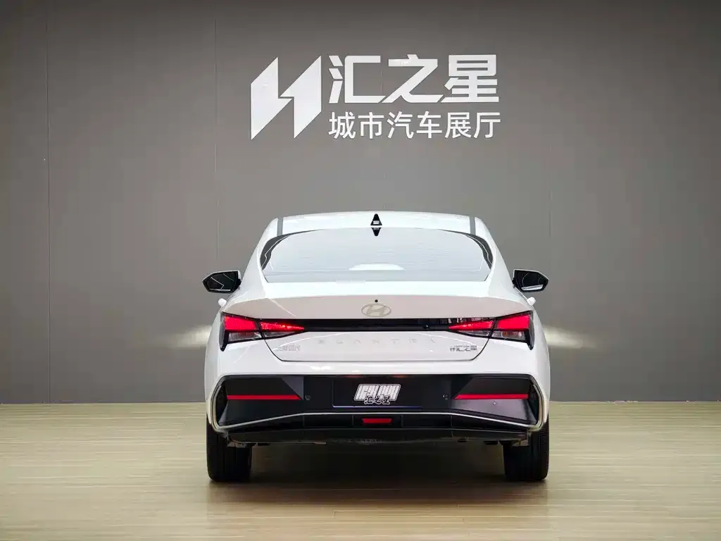 Hyundai Elantra — фото 2