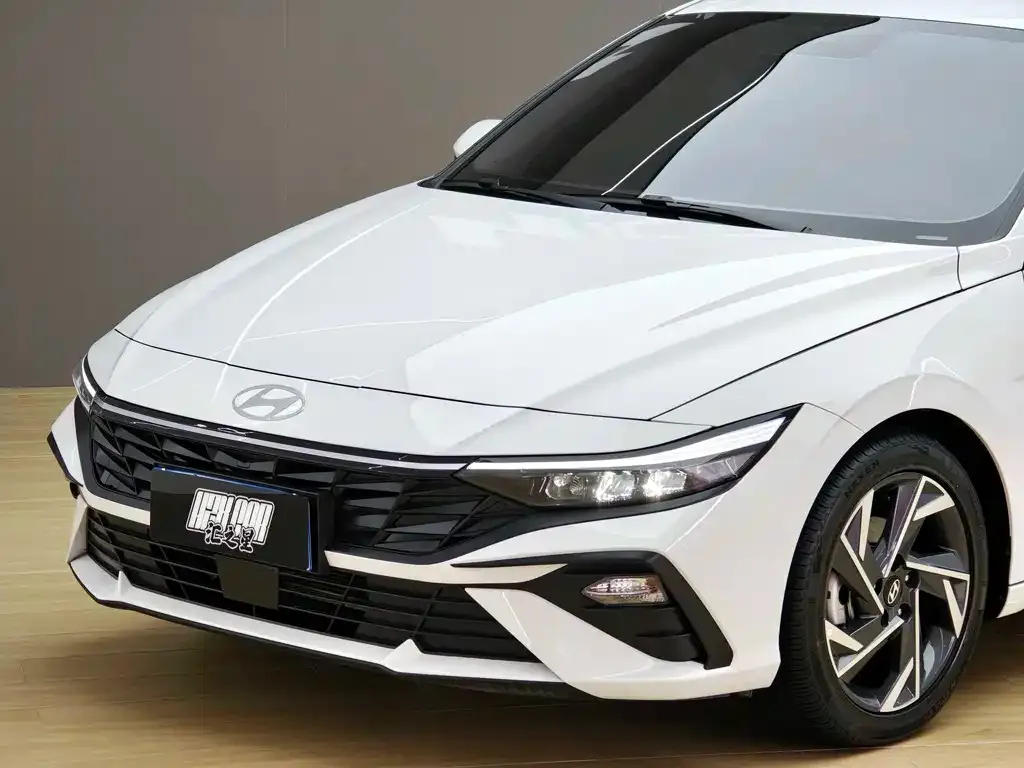 Hyundai Elantra — фото 8