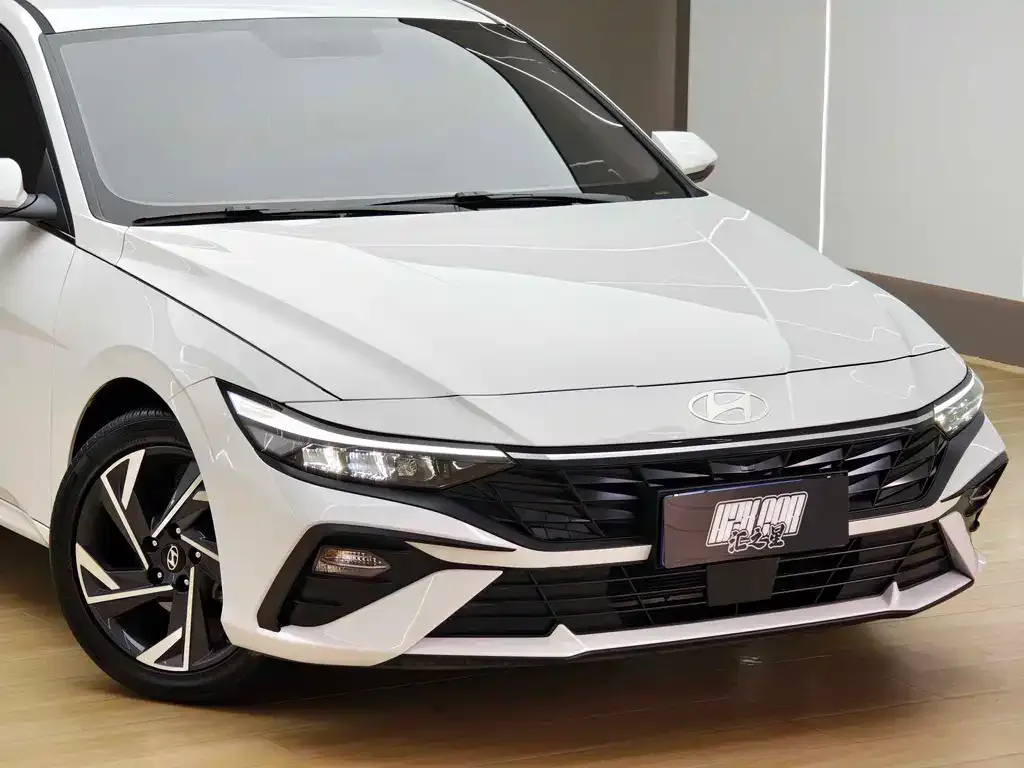 Hyundai Elantra — фото 9